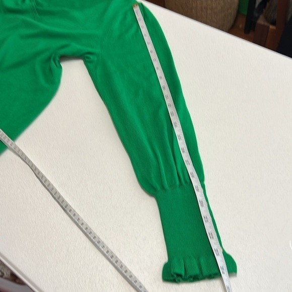 Lauren Ralph Lauren Black Label Sz M Sweater Emerald V Green Neck Ruffle Cuff - Picture 7 of 9